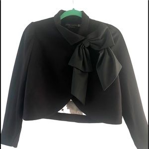 Alice + Olivia black cropped blazer; size S